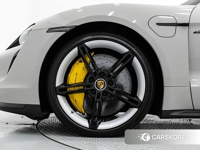 Porsche Taycan id 4950184 из Кореи 14