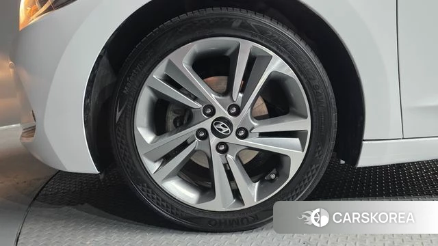 Hyundai Avante AD id 3845701 из Кореи 15