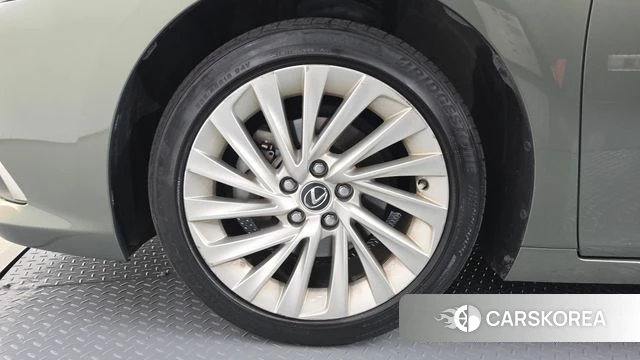 Lexus ES300h 7th generation id 4921782 из Кореи 29