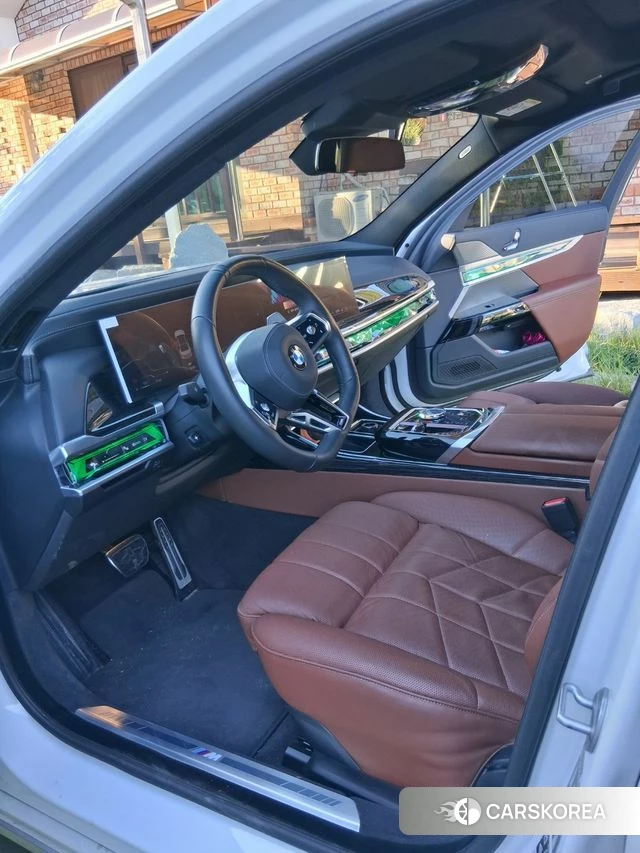 BMW 7 Series (G70) 2025 Белый из Кореи, фото 5