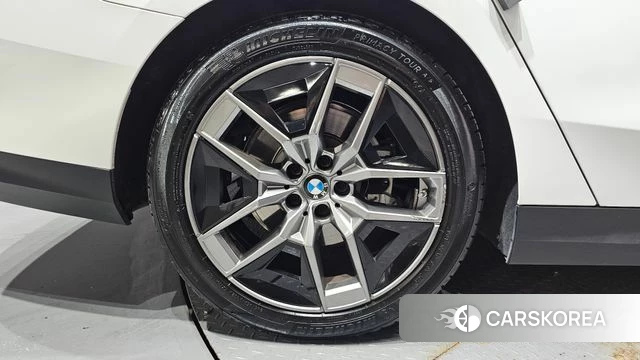 BMW 5 Series (G60) id 4934897 из Кореи 15