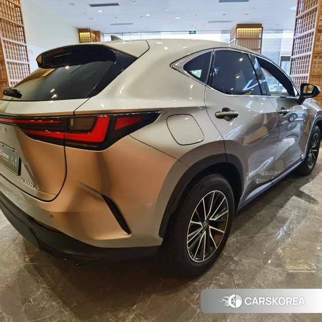 Lexus NX 2023 Серебристо-серый из Китая, фото 5