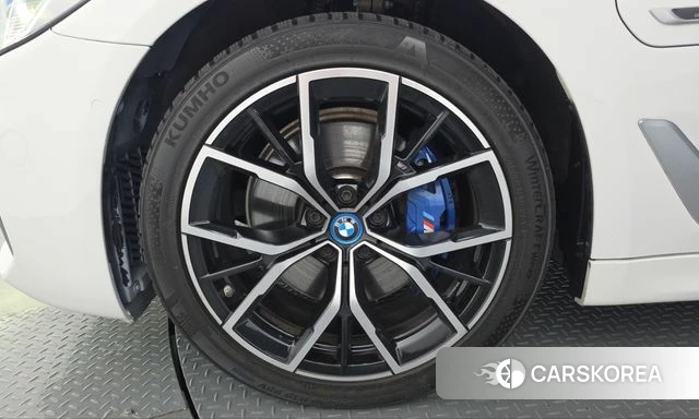 BMW 5 Series (G30) id 5017622 из Кореи 29