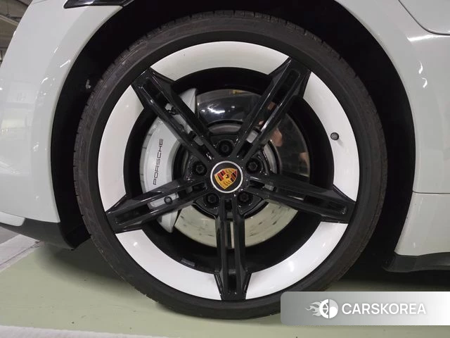 Porsche Taycan id 4774717 из Кореи 14