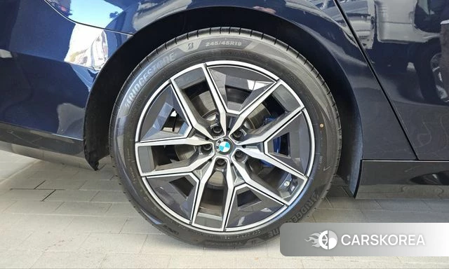 BMW 5 Series (G60) id 5032602 из Кореи 31