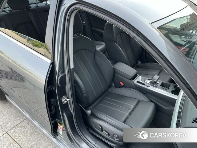 Audi A4L 2021 Темно-серый из Китая, фото 5