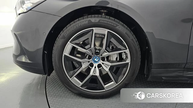 BMW i5 (G60) id 5026087 из Кореи 27