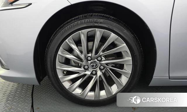Lexus ES300h 7th generation id 5045982 из Кореи 33