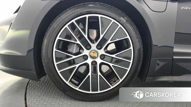 Porsche Taycan id 5027689 из Кореи 26