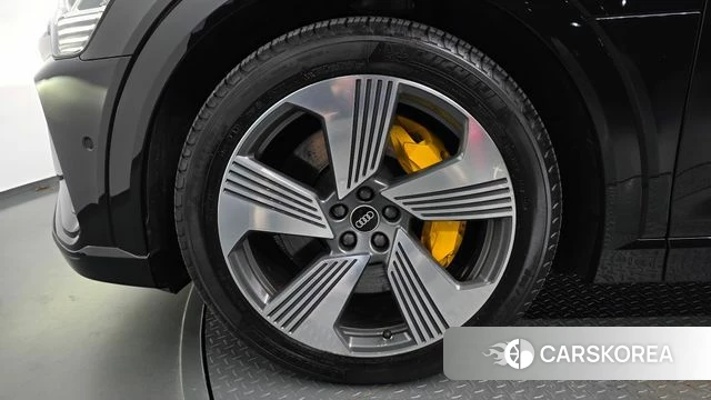 Audi e-Tron id 4986906 из Кореи 15