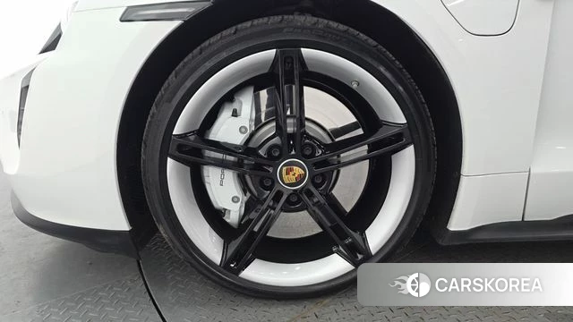 Porsche Taycan id 4649929 из Кореи 30