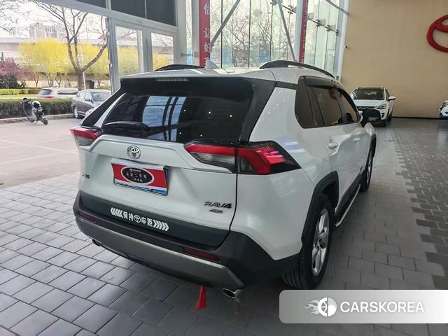 Toyota RAV4 2021 Белый из Китая, фото 5