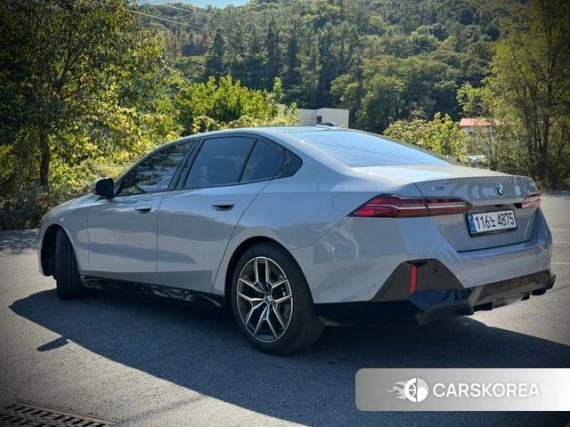 BMW 5 Series (G60) 2026 Коричневый из Кореи, фото 5