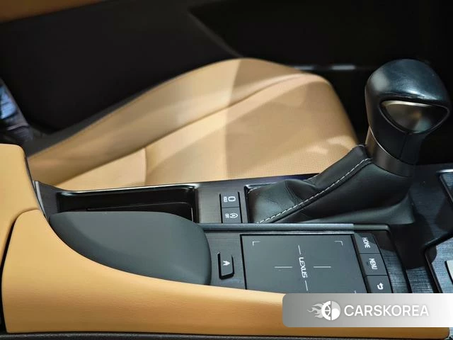 Lexus ES 2021 Серебристо-серый из Китая, фото 6