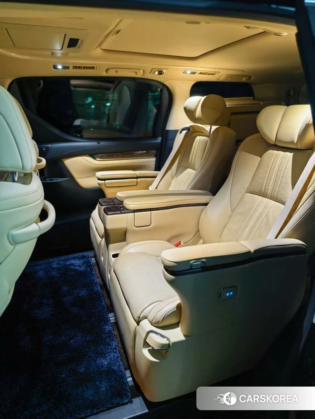 Toyota Vellfire 2022 Черный из Китая, фото 6