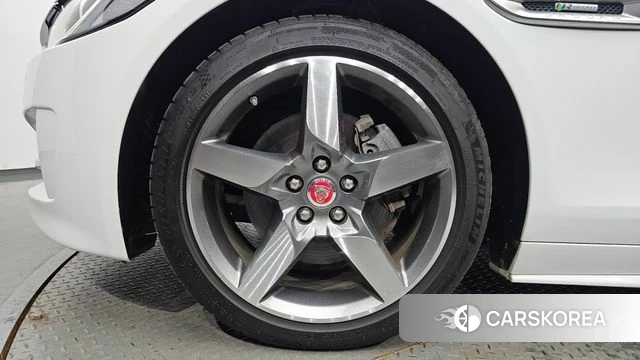 Jaguar XE id 4759929 из Кореи 26