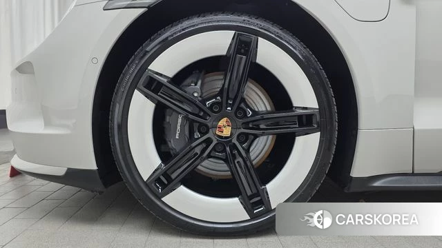 Porsche Taycan id 4757237 из Кореи 30