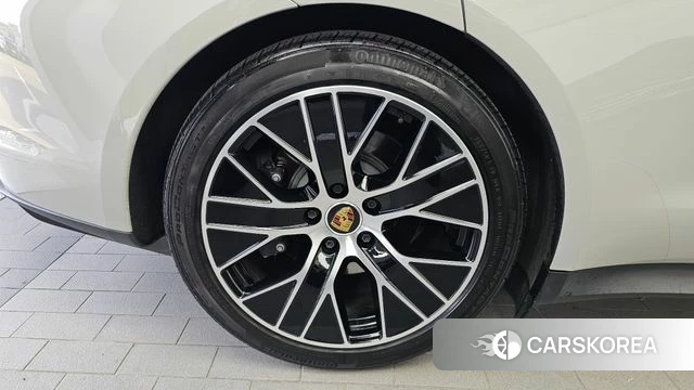 Porsche Taycan id 4996436 из Кореи 28