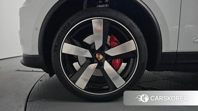 Porsche Makan EV id 4505437 из Кореи 15