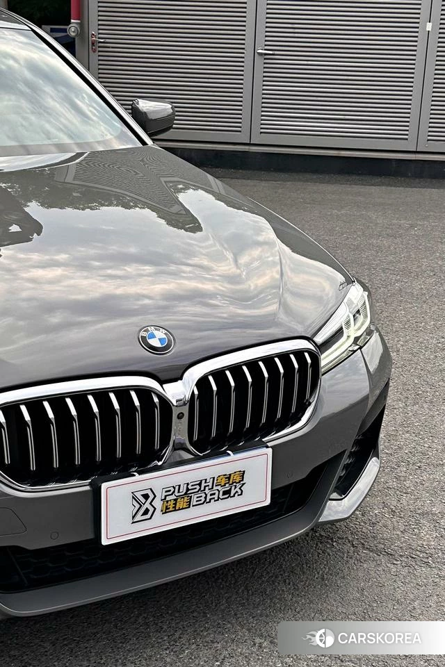 BMW 5 series 2022 Серебристо-серый из Китая, фото 5