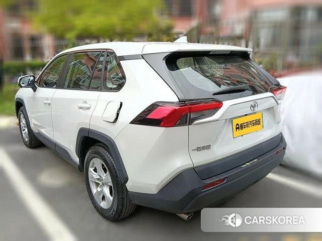 Toyota RAV4 2023 Белый из Китая, фото 5