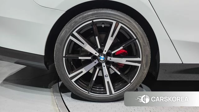 BMW 5 Series (G60) id 5015954 из Кореи 26