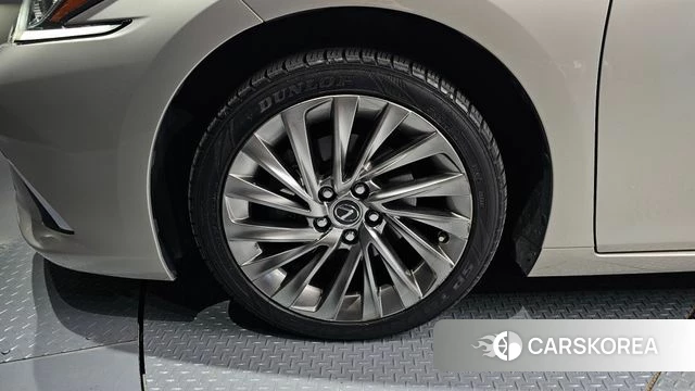 Lexus ES300h 7th generation id 5023930 из Кореи 31