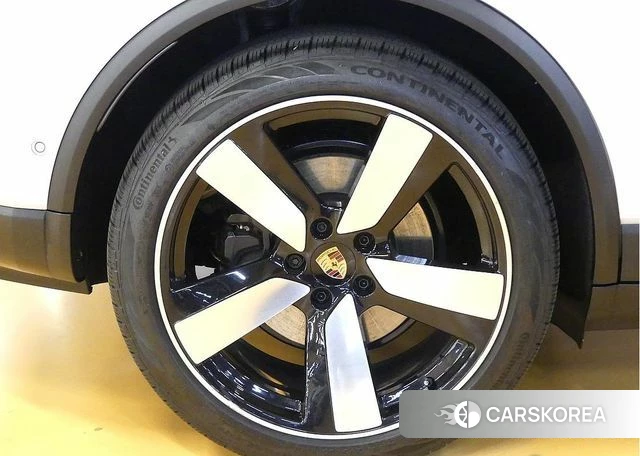 Porsche Makan EV id 4934486 из Кореи 14