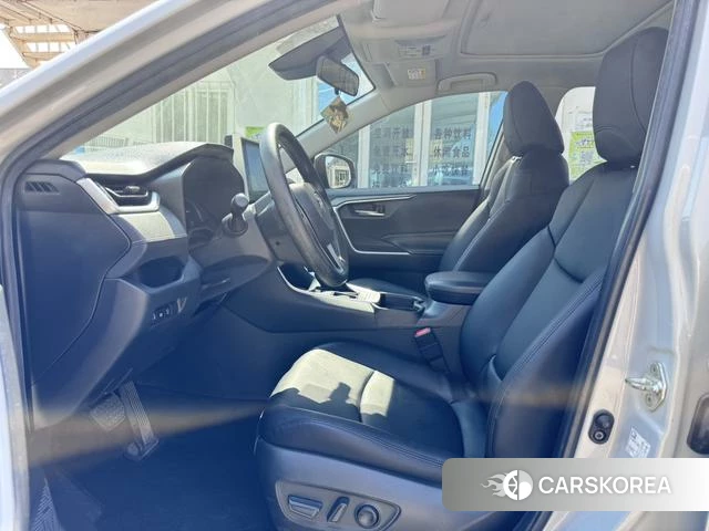 Toyota RAV4 2021 Серебристо-серый из Китая, фото 5