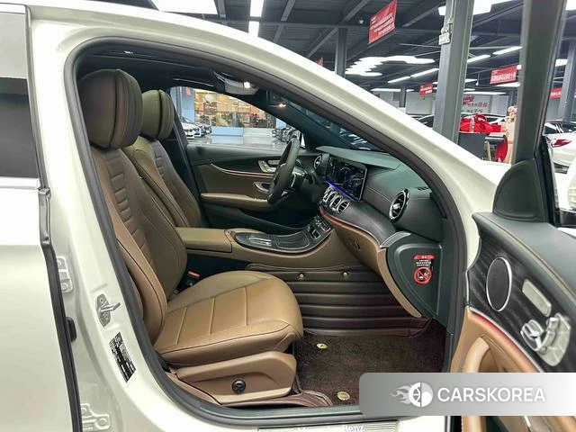 Mercedes-Benz E-Class 2024 Белый из Китая, фото 6
