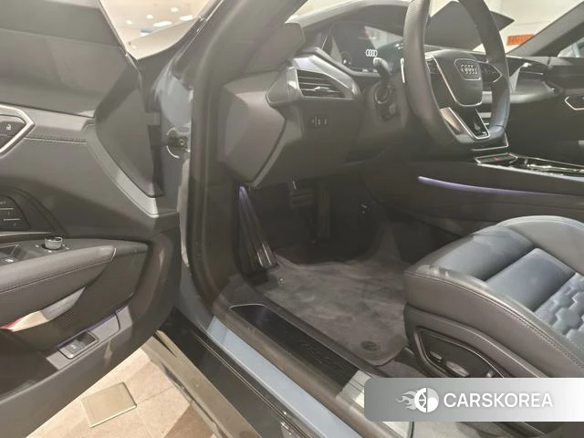 Audi e-tron 2024 Синий из Китая, фото 6