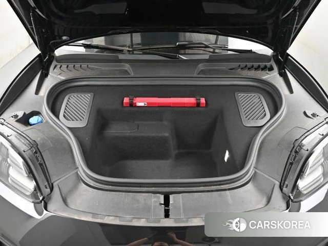 Porsche Makan EV id 4995384 из Кореи 16
