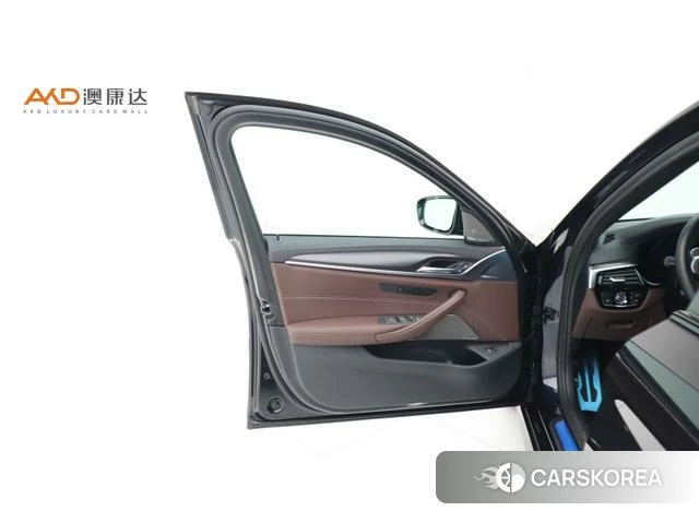 BMW 5 series 2021 Черный из Китая, фото 6