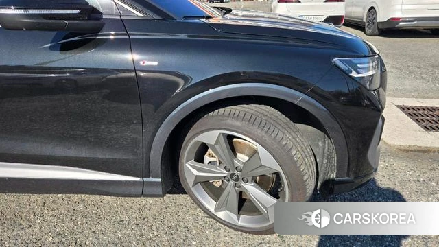 Audi Q4 e-Tron (F4) 2026 Черный из Кореи, фото 6