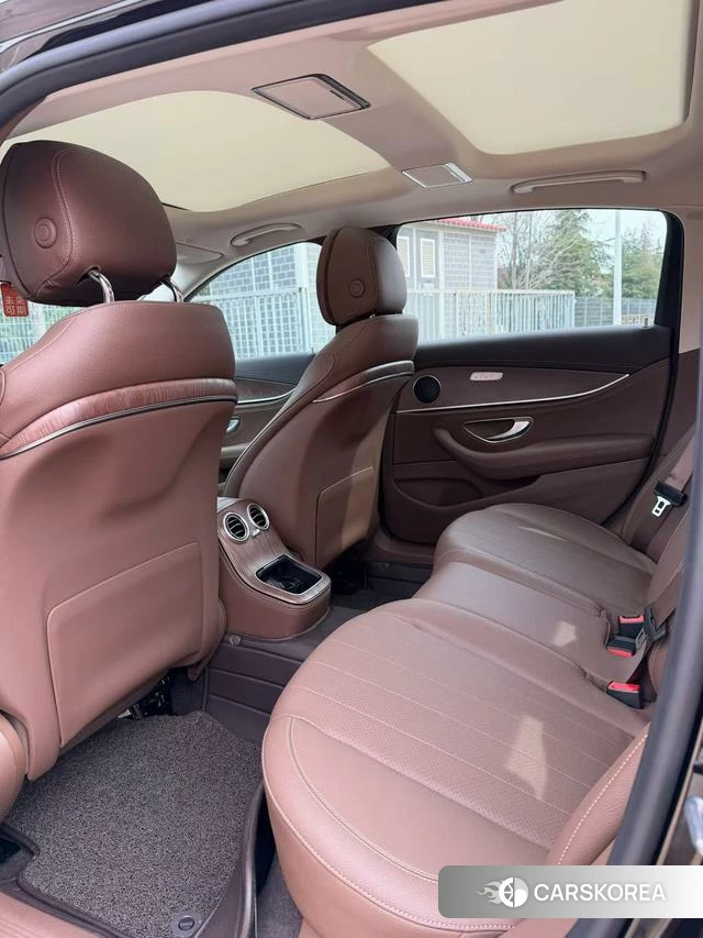 Mercedes-Benz E-Class 2023 Черный из Китая, фото 6