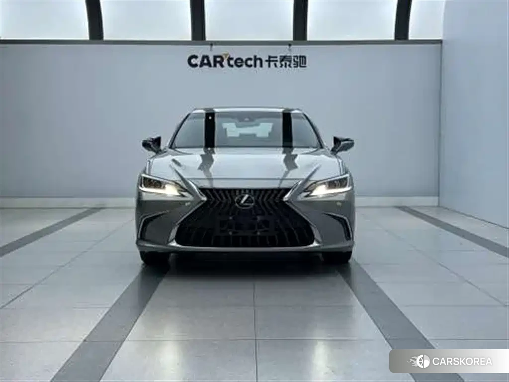 Lexus ES 2023 Silver/gray из Китая, фото 6