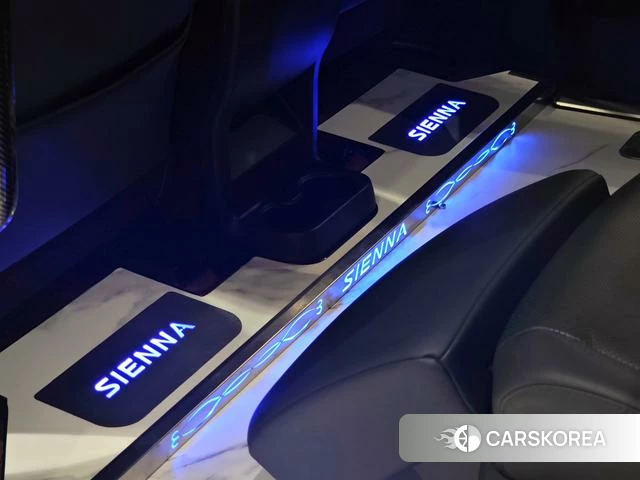 Toyota Sienna 2023 Белый из Китая, фото 6