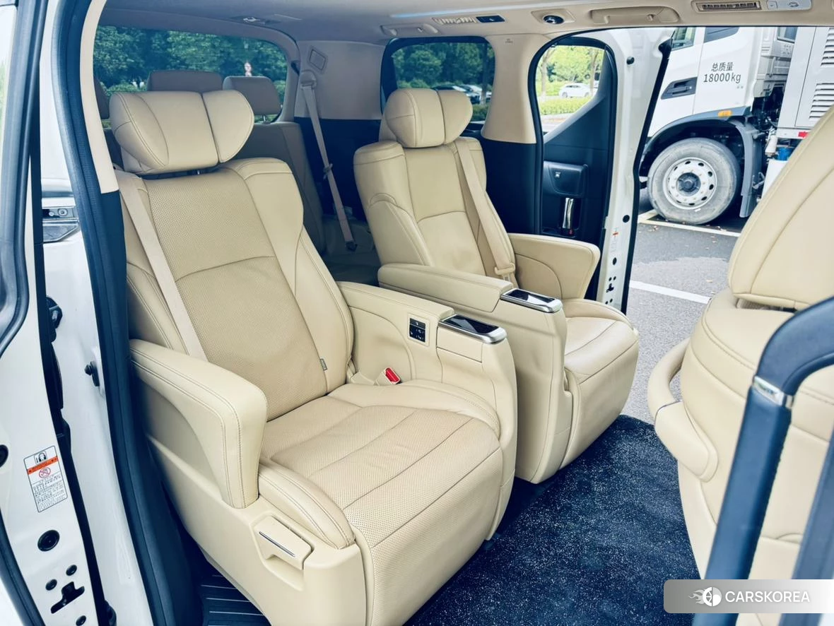 Toyota Alphard 2021 Белый из Китая, фото 6