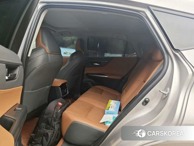 Toyota Venza 2022 Серебристо-серый из Китая, фото 6