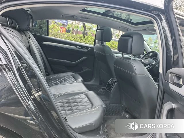 Volkswagen Magotan 2023 Черный из Китая, фото 6