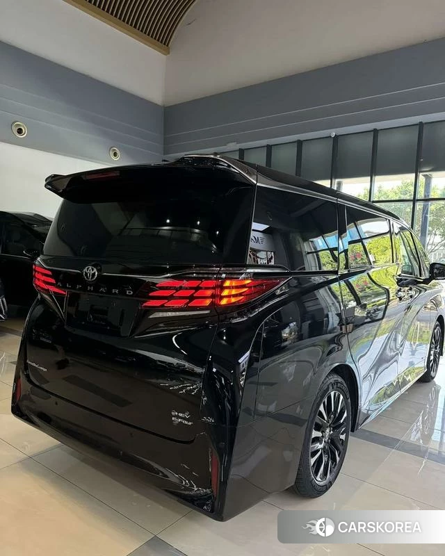 Toyota Alphard 2025 Черный из Китая, фото 6