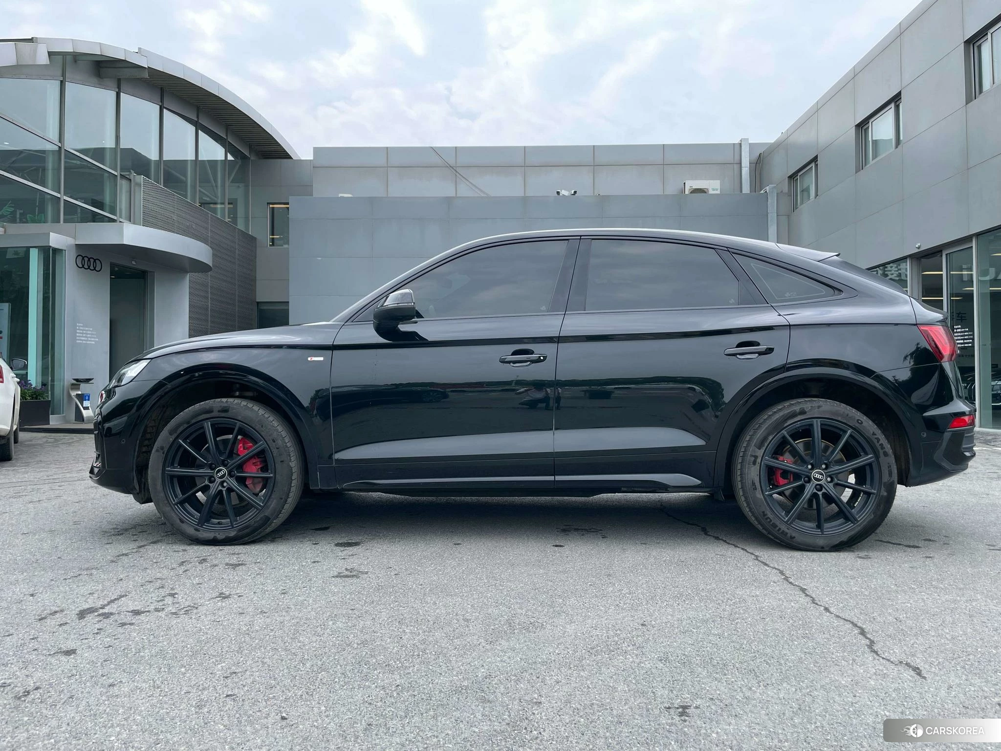 Audi Q5L 2021 Черный из Китая, фото 6