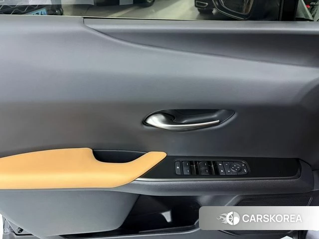 Lexus UX300h id 5025952 из Кореи 14