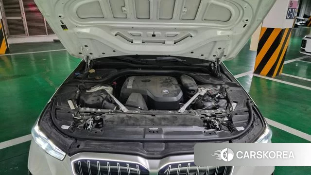 BMW 5 Series (G60) 2023 Белый из Кореи, фото 6