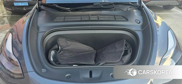 Tesla Model Y 2022 Серебряный из Кореи, фото 6