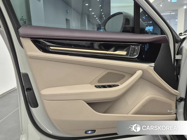 Porsche Panamera (976) 2024 Серебристо-серый из Кореи, фото 6