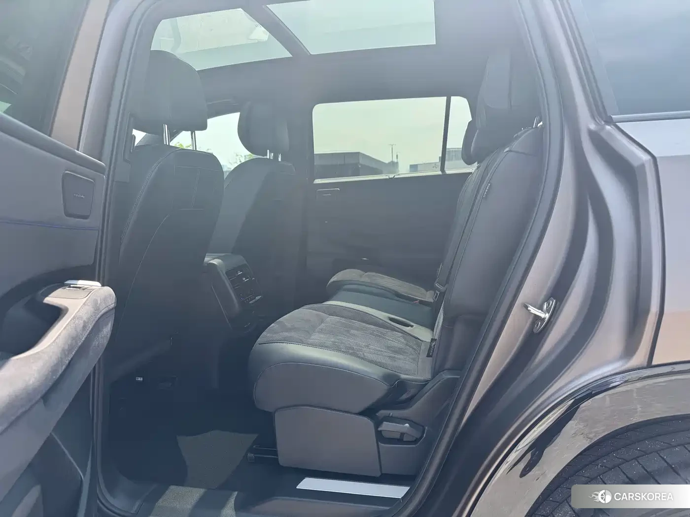 Volkswagen Touareg 2025 Champagne/brown из Китая, фото 6