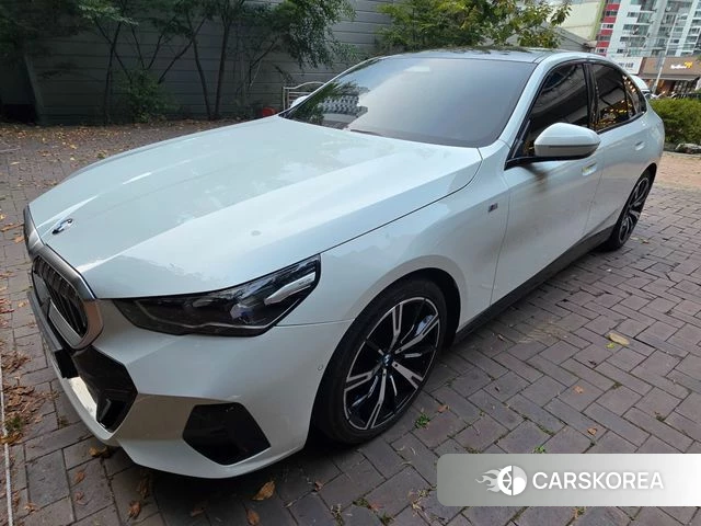 BMW 5 Series (G60) id 5045945 из Кореи 9