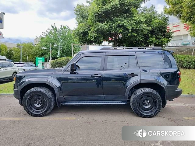 Toyota Land Cruiser 2025 Черный из Китая, фото 6