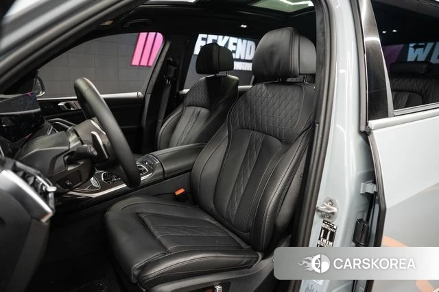 BMW X7 (G07) 2026 Светло-серебряный цвет из Кореи, фото 6